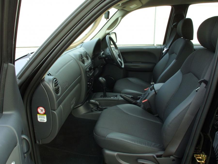  Jeep Cherokee Sport 2003 года  (UK) (фото 2 из 5)